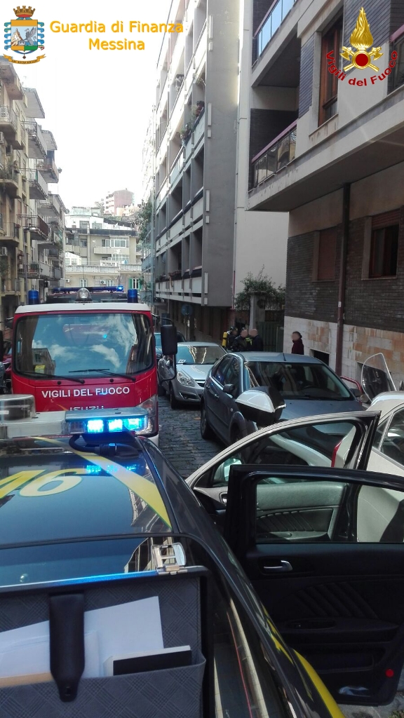 Paura In Centro A Messina Sventato Un Incendio In Un Garage