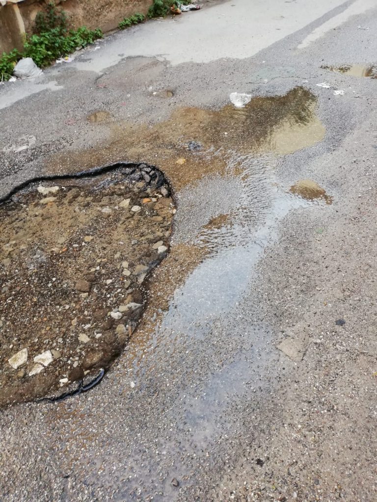 Reggio Calabria Buche Perdite D Acqua E Cumuli Di Spazzatura A