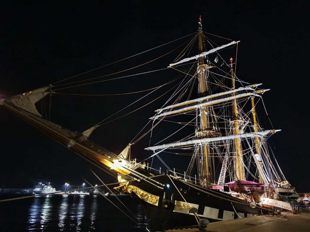 Messina Al Porto Lo Spettacolo Della Nave Palinuro By Night Gallery