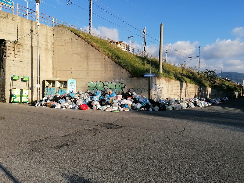 Reggio Calabria Nel Degrado Cumuli Di Rifiuti A Catona