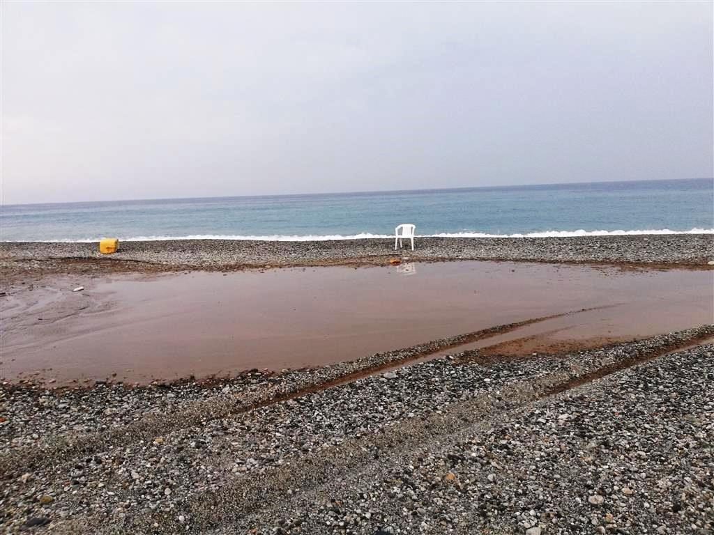 Melito Porto Salvo Torrente Melito Una Fogna Che Indisturbata Scorre