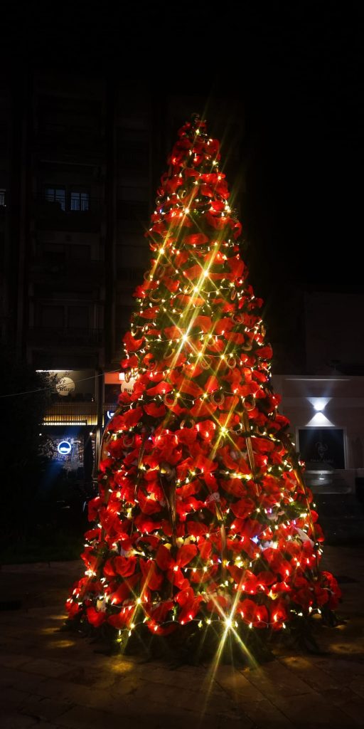 Milazzo Acceso Lalbero A Piazza Duomo Comincia Il Natale Degli