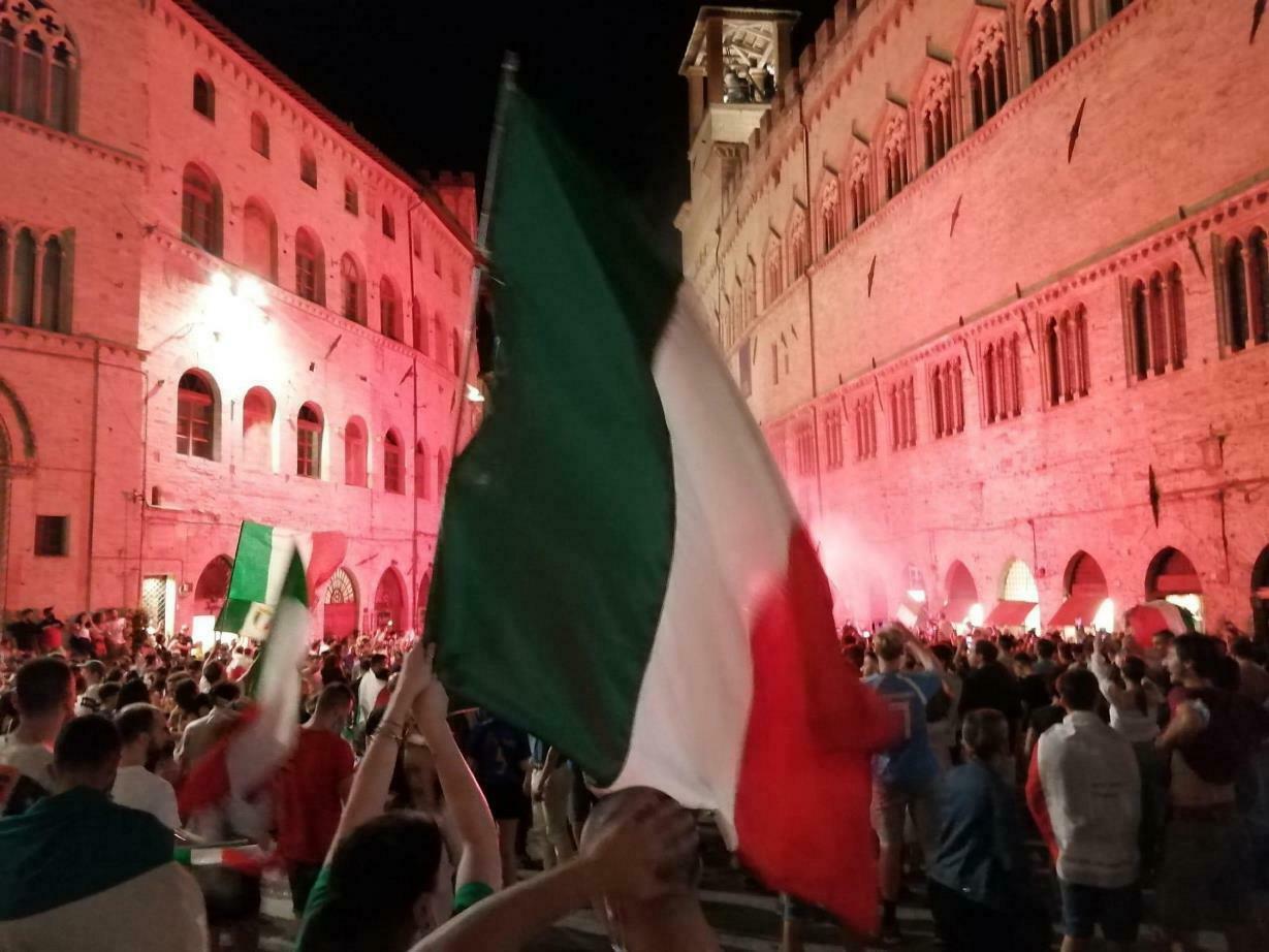 Tutta Italia Impazzisce Di Gioia: Da Nord A Sud, Le FOTO Della Festa ...