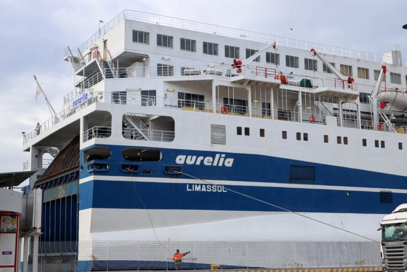 Reggio Calabria Arrivata Al Porto La Nave Aurelia Ospiter I Migranti