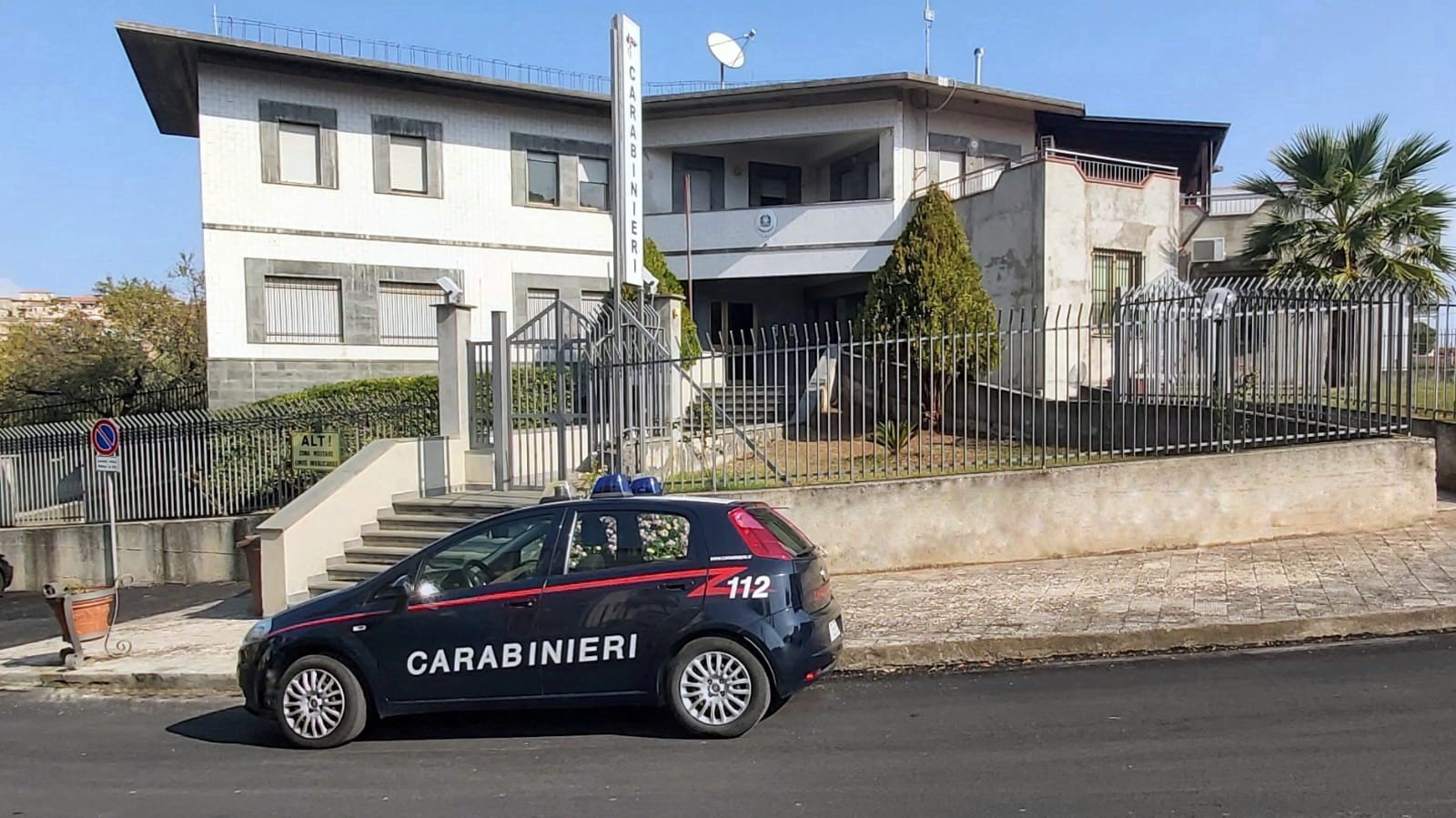 Messina Colti In Flagrante Dai Carabinieri Durante Un Furto Tre Arresti