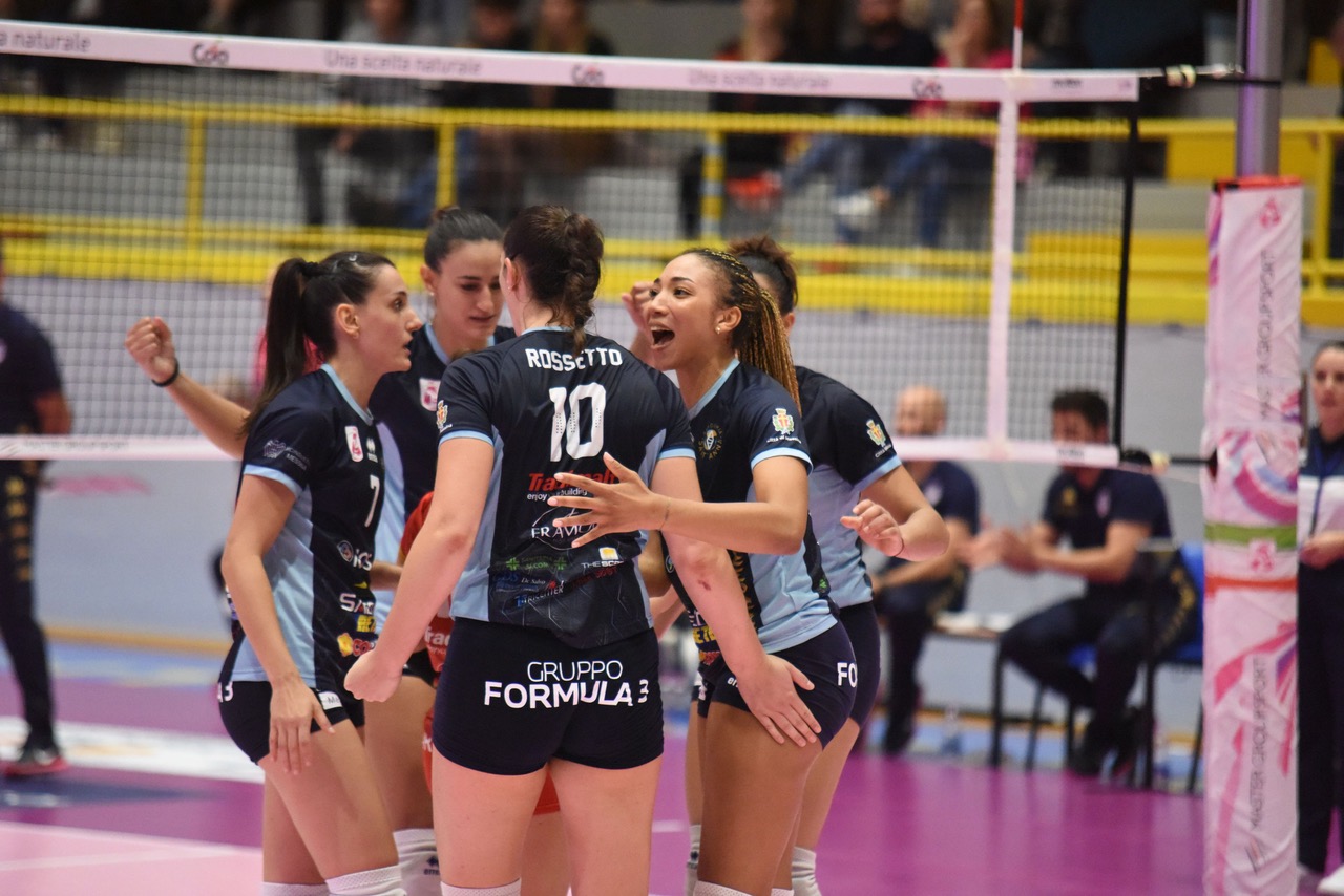 Volley L Akademia Messina Cede Al Tie Break Nella Trasferta Di Talmassons