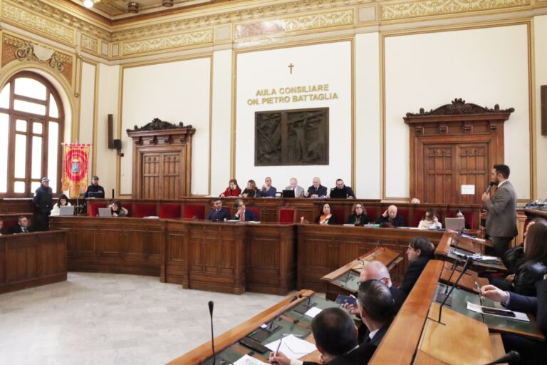 Reggio Calabria Consiglio Comunale Sulla Mozione Di Sfiducia