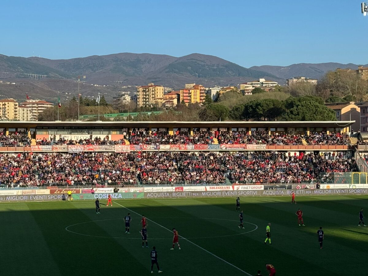 Cosenza Catanzaro Nulla Da Fare Trasferta Vietata Ai Tifosi Ospiti