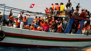 Immigrazione: barcone con migranti giunto nel ragusano