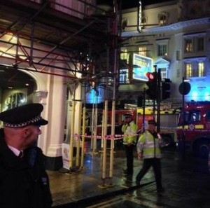 GB: Londra, crolla tetto teatro, vittime