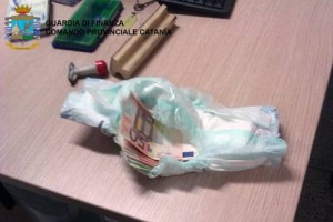 Esportazione illegale di valuta, un milione di euro sequestrato a cinesi da guardia finanza aeroporto Catania