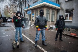 Pro-Russia activists seize eastern Ukraine police offices