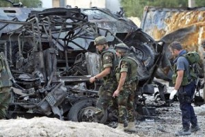 NASSIRIYA -CARCASSA AUTOBOMBA ESPLOSA NELLA CASERMA DEI CARABINIERI. 19 MORTI ITALIANI, 9 IRACHENI E 58 FERITI