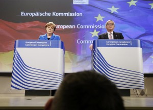 Merkel e Juncker - foto LaPresse