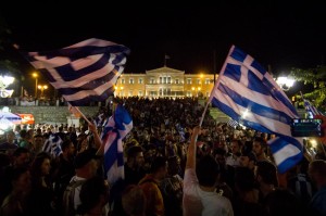 Festeggiamenti in Grecia per la vittoria del No - foto LaPresse