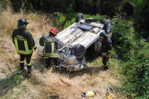 incidente-macchina-scarpata