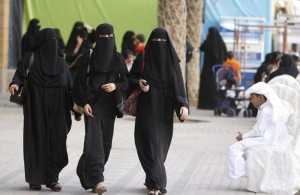 epa03365263 Saudi women walk after celebrating Eid al-Fitr prayers, in the courtyard of a mosque Prince Turki bin Abdul Aziz in Riyadh, Saudi Arabia, 19 August 2012. Eid-al Fitr marks the end of the fasting month of Ramadan.  EPA/STR