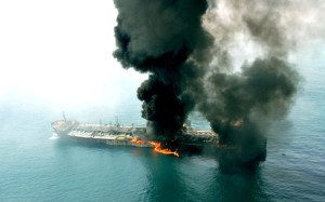 dubai_nave_in_fiamme