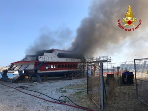 CDV Messina_Incendio Aliscafo Masaccio3