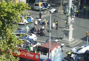 attentato_barcellona_furgone_folla_terrorismo_