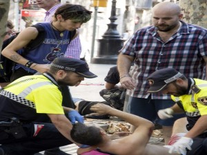 Auto sulla folla su La Rambla a Barcellona