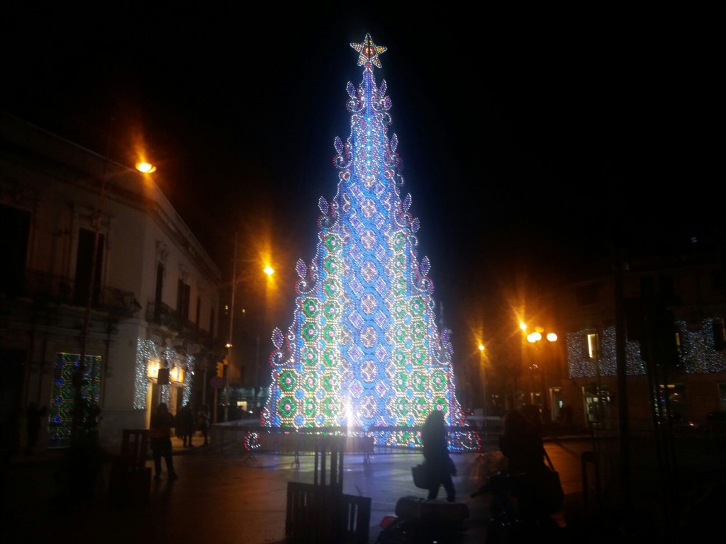 NATALE A MESSINA PIAZZA CAIROLI (1)