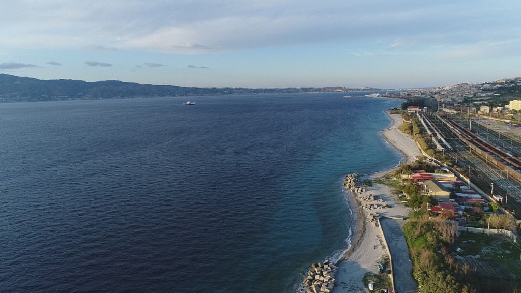 spiaggia catona bolano