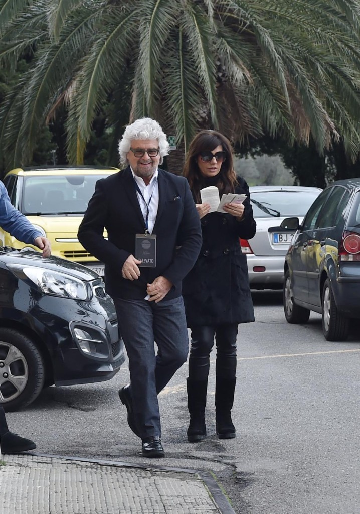 Elezioni Beppe Grillo Ha Votato A Genova Foto 5748