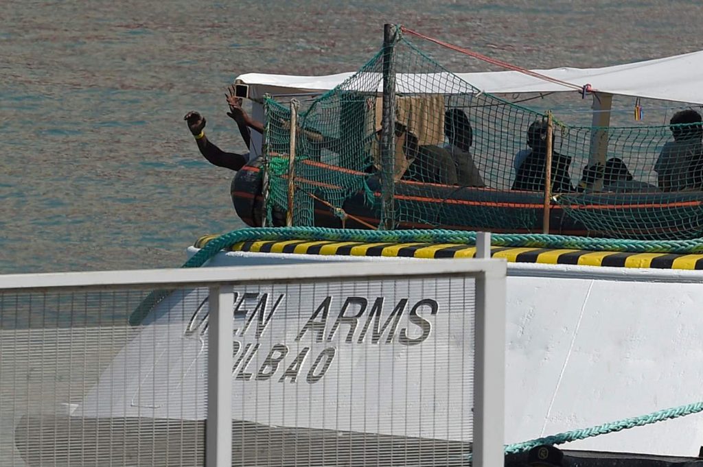 nave migranti barcellona