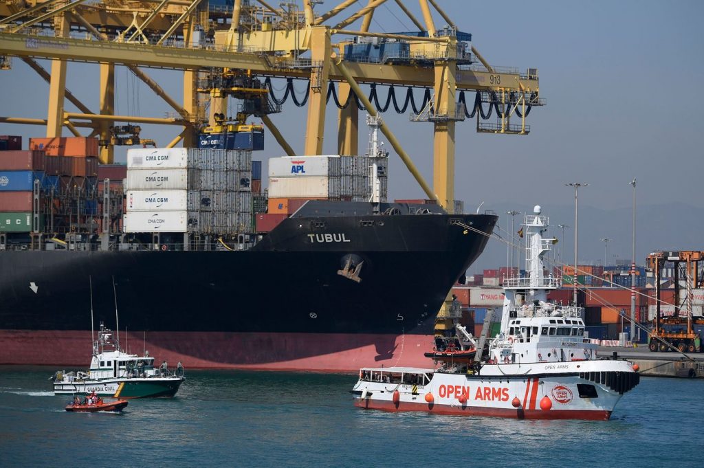 nave migranti barcellona