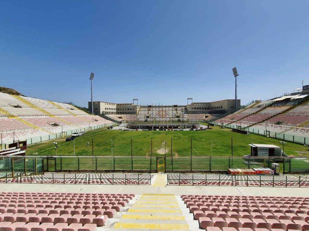 Ligabue In Concerto La Star Del Rock Torna A Messina E Al San Filippo Si Lavora Per Montare La