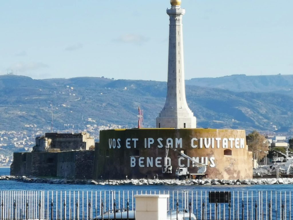 madonnina porto messina lettere