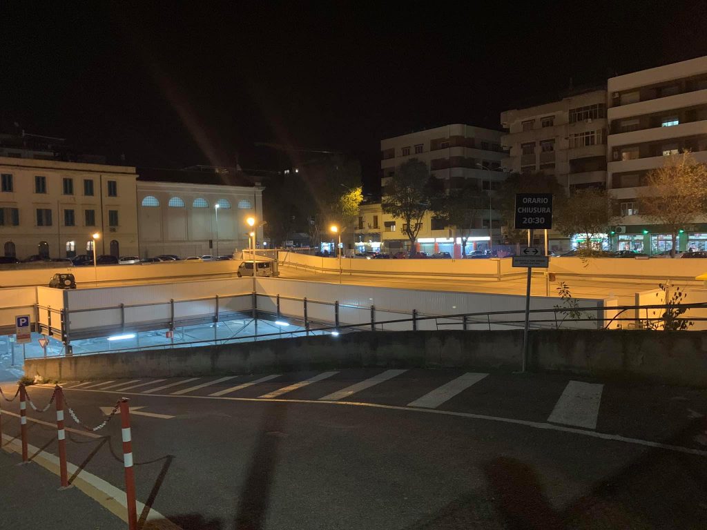 parcheggio via la farina messina