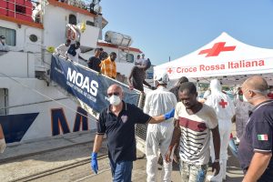 migranti sbarco nave quarantena