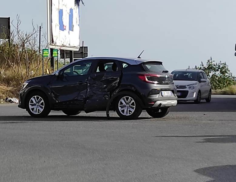 Incidente rotatoria San Gregorio Reggio Calabria (2)