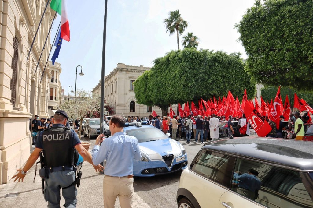 Manifestazione migranti piazza italia