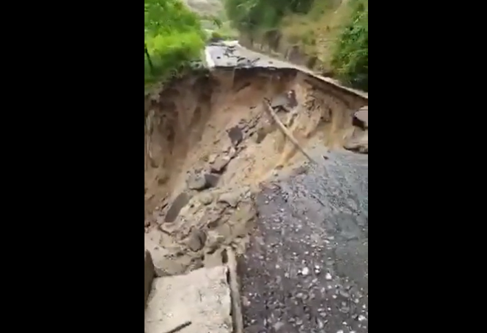 alluvione scilla foto strada grotte di tremusa