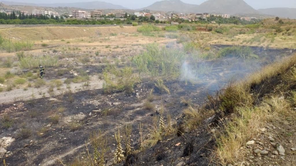 incendio rifiuti san gregorio