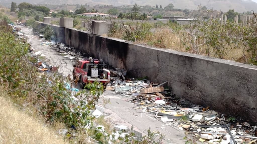 incendio rifiuti san gregorio