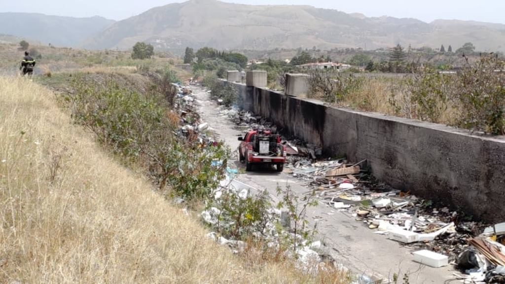 incendio rifiuti san gregorio