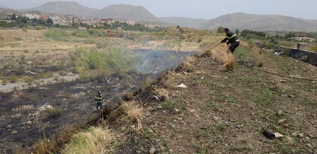 incendio rifiuti san gregorio