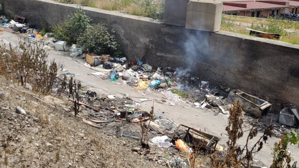 incendio rifiuti san gregorio