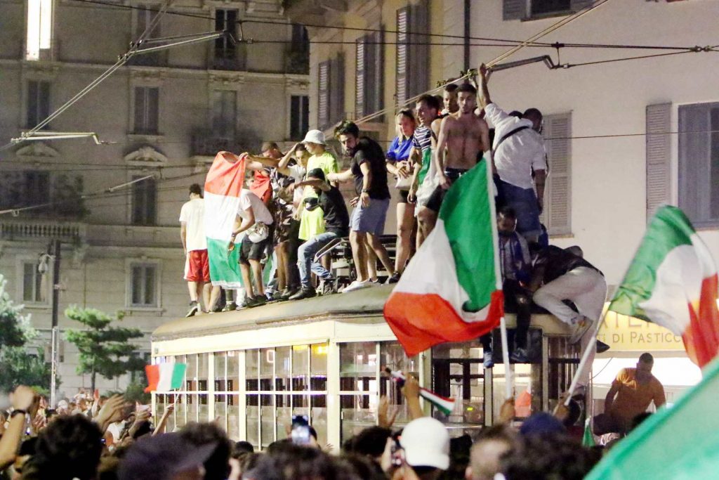 Festa italiani per la vittoria dell'Europeo (2)