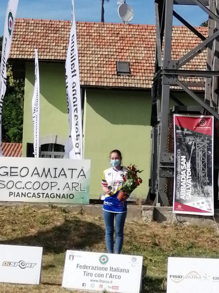 anastasia poerio piterà oro ragazze arco nudo