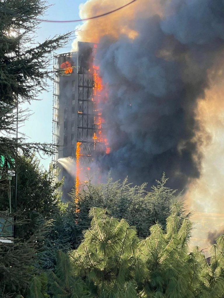 incendio palazzo milano