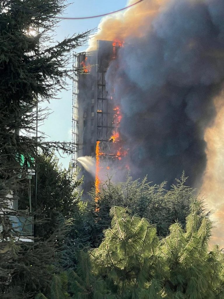 incendio palazzo milano