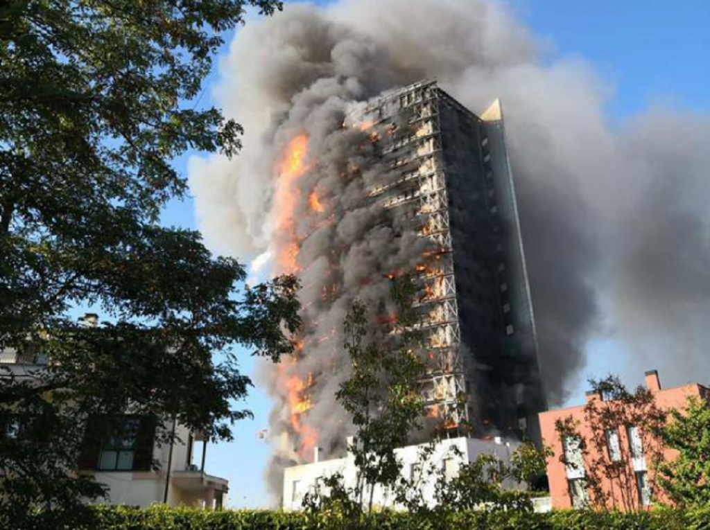 incendio palazzo milano