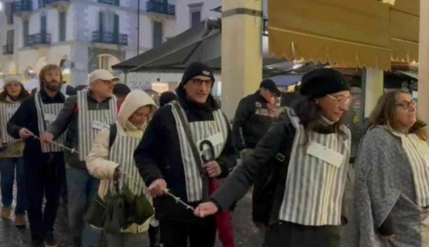 Protesta no Green Pass novara manifestanti come prigionieri di Auschwitz