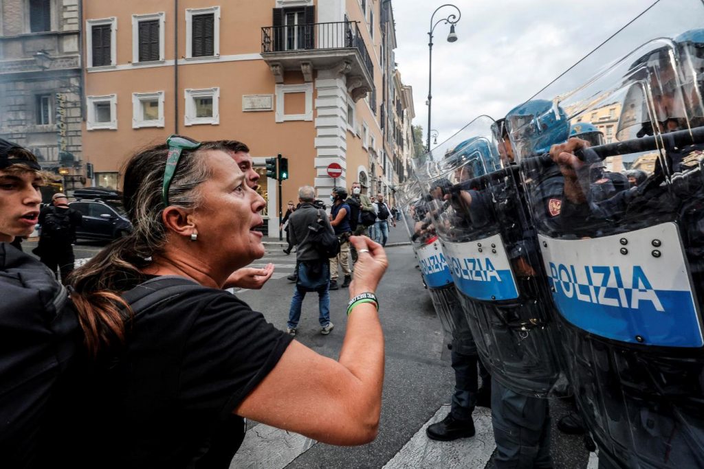 polizia proteste no green pass roma