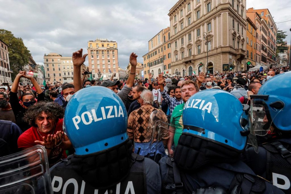 polizia proteste no green pass roma